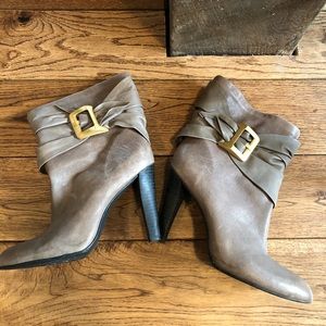 BCBG MAXAZRIA ...... boots